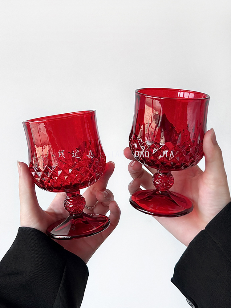 Wine Beer Foot - 빈티지 레드 인 스타일 양각 높은